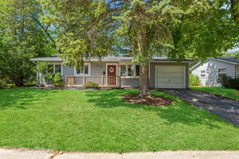 36426 N Traer Ter, Gurnee, IL 60031 photo 2