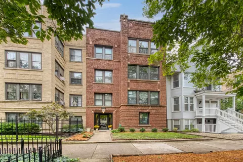 3540 N Bosworth St, Chicago, IL 60657