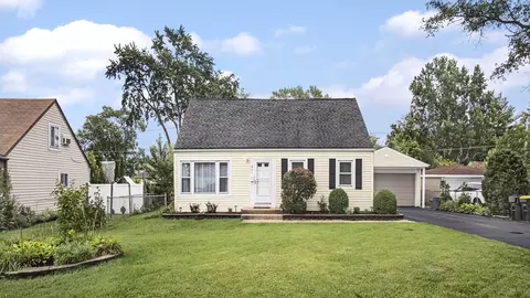 841 N Prater Ave, Melrose Park, IL 60164