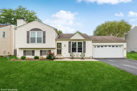 1236 Narragansett Dr, Carol Stream, IL 60188