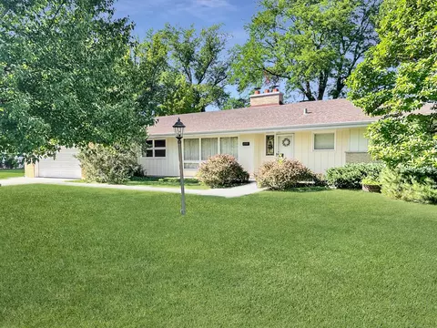 1320 Woodlawn Ave, Glenview, IL 60025