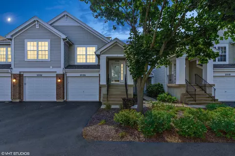 2206 Scott Ln, Aurora, IL 60502