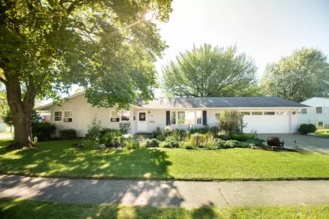 1207 Goral Ct, Dixon, IL 61021