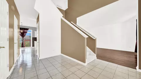 557 Donna Ave, Aurora, IL 60505 photo 8