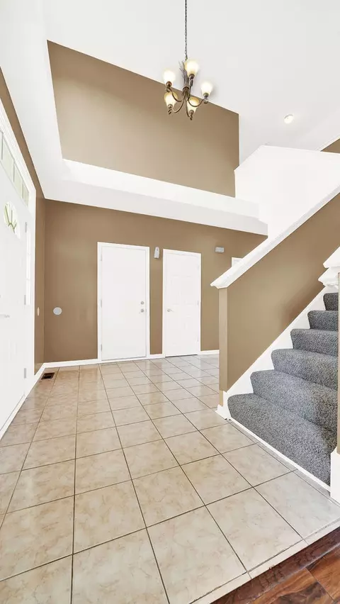 557 Donna Ave, Aurora, IL 60505 photo 6