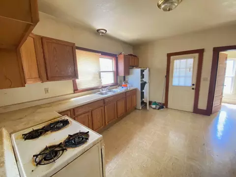 330 W Everett St, Dixon, IL 61021 photo 5