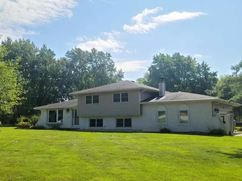 7 N715 Sycamore Rd, Saint Charles, IL 60175