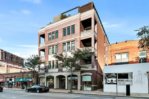 3161 N Halsted St #402, Chicago, IL 60657