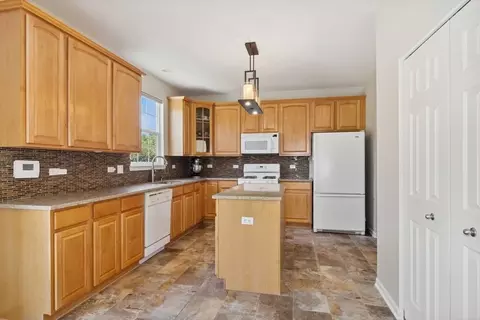 626 Wingpointe Dr, Aurora, IL 60506 photo 4