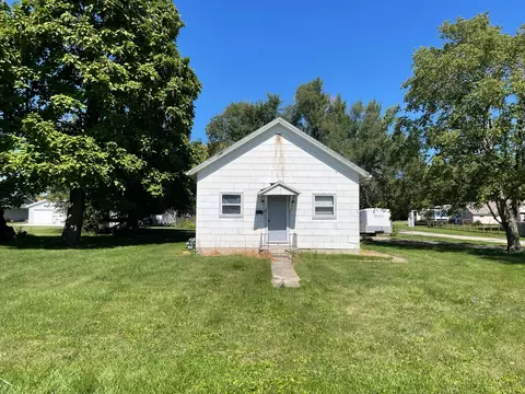 310 E Warren St, Le Roy, IL 61752