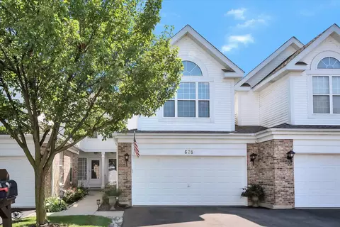 678 Citadel Dr, Westmont, IL 60559