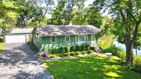 74 Riverside Ave, West Dundee, IL 60118