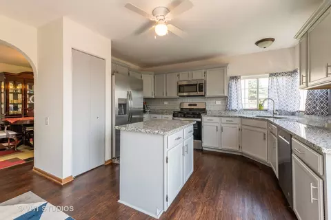1920 Gleneagle Cir, Elgin, IL 60123 photo 8