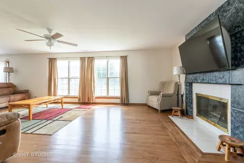 1920 Gleneagle Cir, Elgin, IL 60123 photo 5