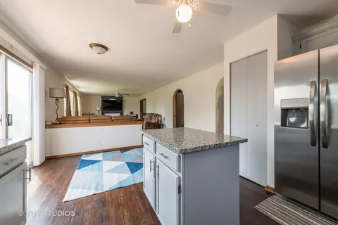 1920 Gleneagle Cir, Elgin, IL 60123 photo 9