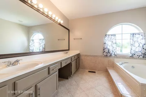 1920 Gleneagle Cir, Elgin, IL 60123 photo 17
