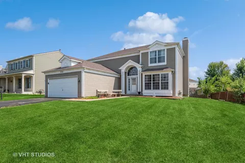1920 Gleneagle Cir, Elgin, IL 60123