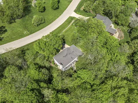 52 Chippewa Dr, Oswego, IL 60543 photo 3