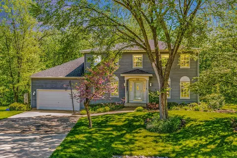 52 Chippewa Dr, Oswego, IL 60543 photo 2