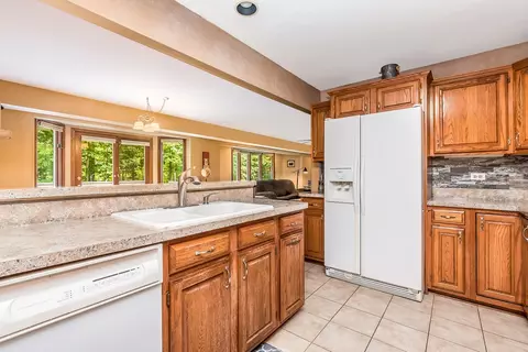 52 Chippewa Dr, Oswego, IL 60543 photo 10