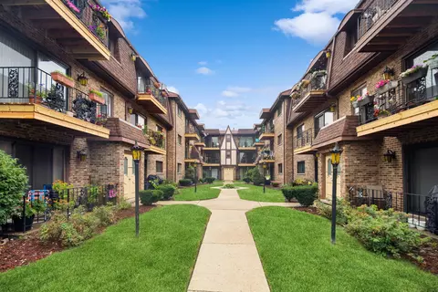 6441 N Northwest Hwy #C4, Chicago, IL 60631