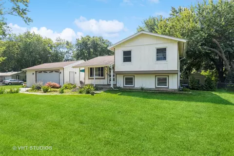 4919 Willow Ln, Mchenry, IL 60050