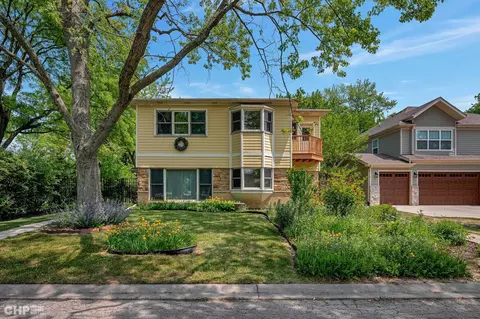 250 Sunset Dr, Wilmette, IL 60091