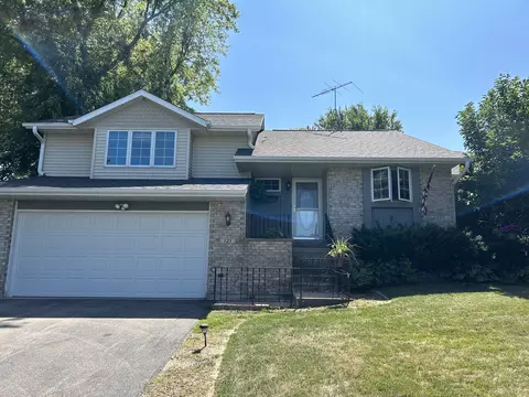 121 Newport Rd, Lake Summerset, IL 61019