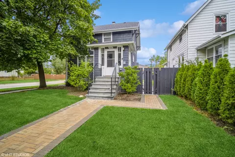 1024 Woodlawn Ave, Waukegan, IL 60085