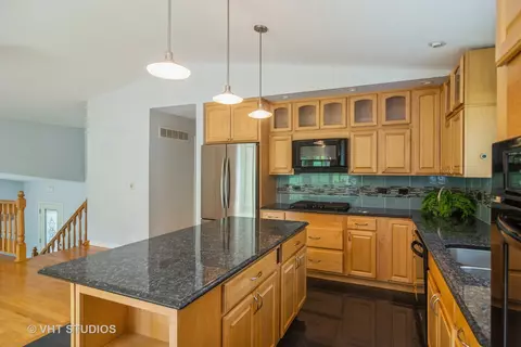 4275 Haman Ave, Hoffman Estates, IL 60192 photo 8