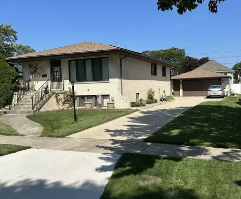 10145 S Tripp Ave, Oak Lawn, IL 60453