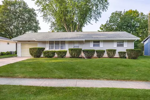 307 Garfield Dr, Bloomington, IL 61701