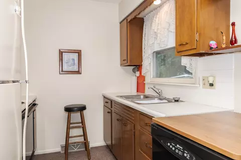 307 Garfield Dr, Bloomington, IL 61701 photo 9