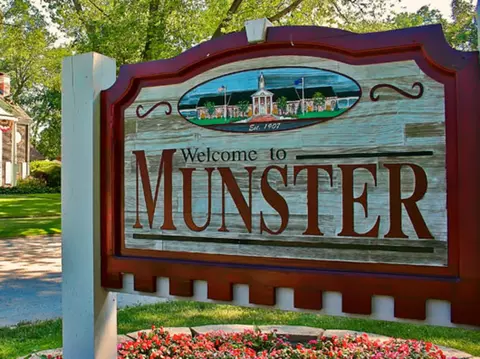 8225 Castle Dr, Munster, IN 46321