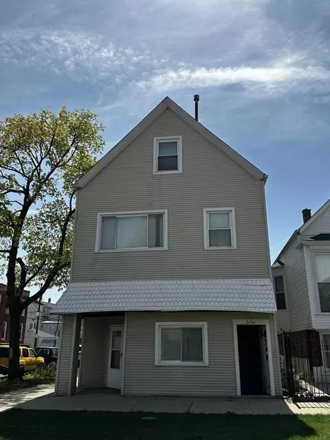 3701 W Dickens Ave, Chicago, IL 60647