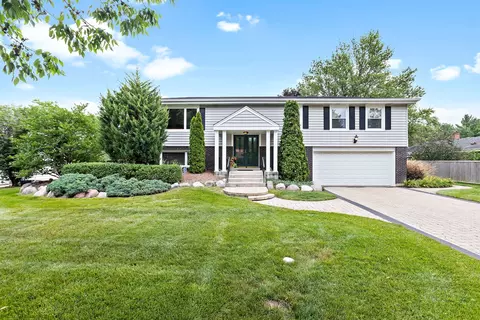 1135 Crestwood Dr, Northbrook, IL 60062