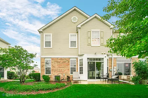 561 Springbrook Trl N, Oswego, IL 60543 photo 5