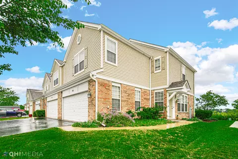 561 Springbrook Trl N, Oswego, IL 60543 photo 2