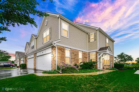 561 Springbrook Trl N, Oswego, IL 60543