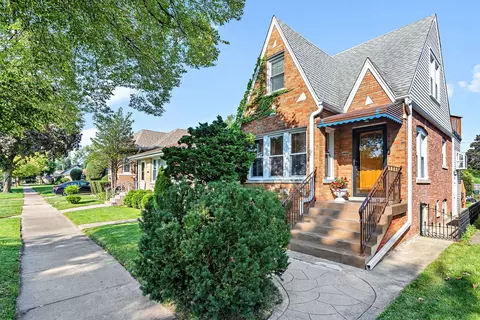 7417 Lowell Ave, Skokie, IL 60076