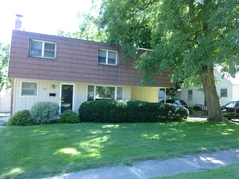 314 Burbank Ave, Woodstock, IL 60098