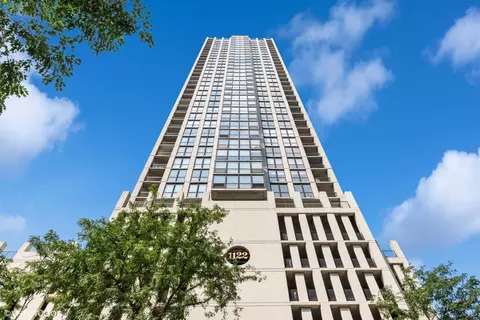 1122 N Clark St #910, Chicago, IL 60610