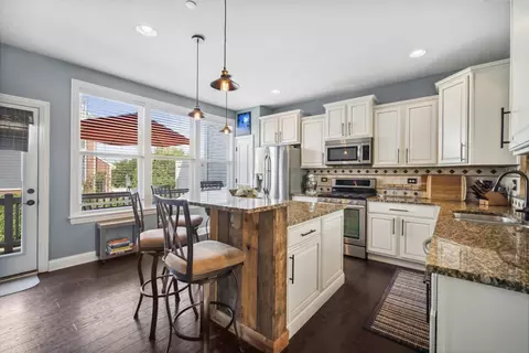2114 Dauntless Dr, Glenview, IL 60026 photo 4