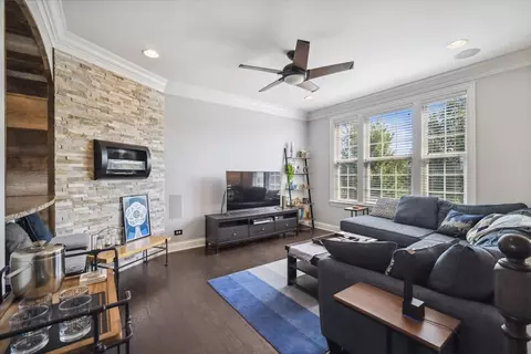2114 Dauntless Dr, Glenview, IL 60026 photo 2