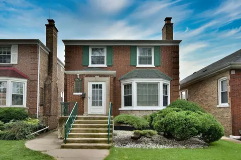 5829 W Eastwood Ave, Chicago, IL 60630