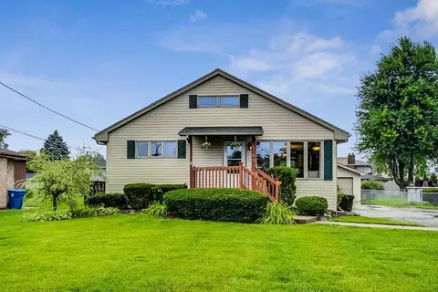 5746 W 101st St, Oak Lawn, IL 60453