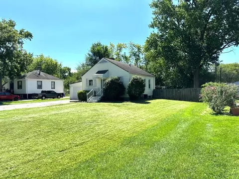 7520 Marshall St, Merrillville, IN 46410