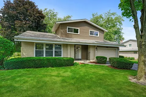 1006 W Marion Rd, Arlington Heights, IL 60004