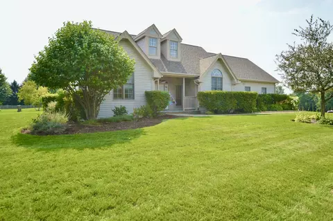 3755 White Tail Dr, Wonder Lake, IL 60097