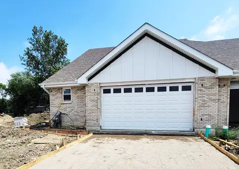7428 Covington Dr, Justice, IL 60458